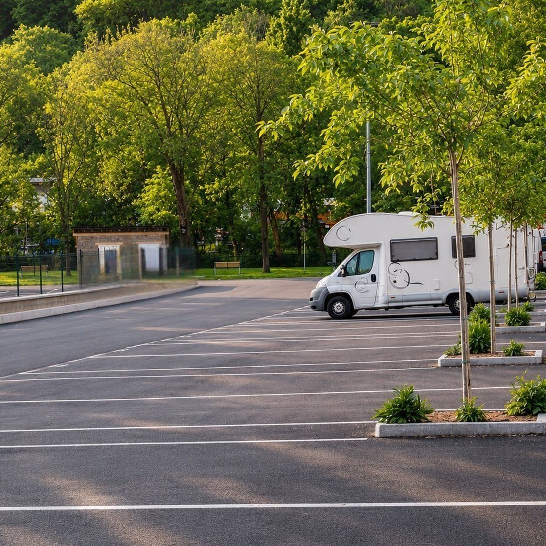 Autocaravana estacionada a l'Àrea d'Autocaravanes Canrodes, Andorra